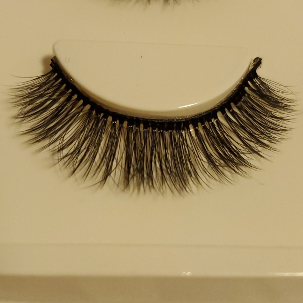 Lashes - Picture 2 of 3